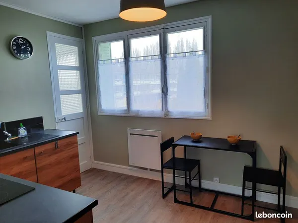 À vendre Grand appartement meublé de 75 m² avec 3 chambres et garage QUARTIER IUT-UTT- Idéal investi