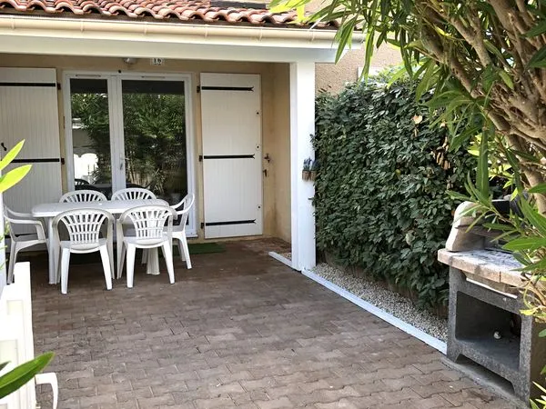 Maison meuble 35 m2 jardin piscine