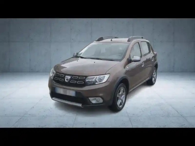 Dacia Sandero 0.9 tce 90ch stepway — photo 1