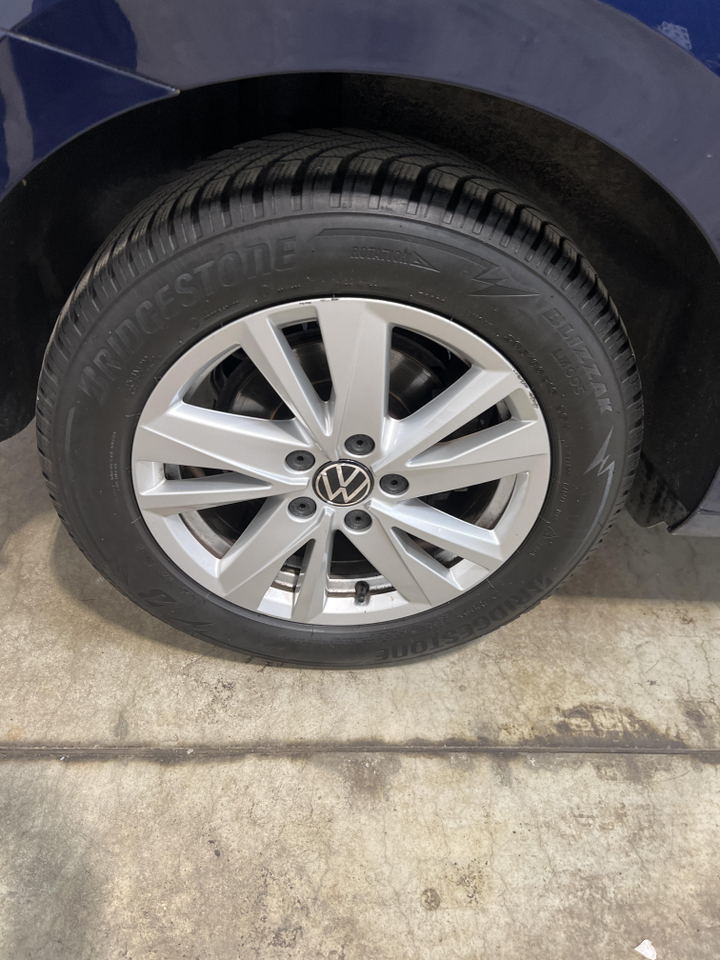 Volkswagen Touran — photo 34