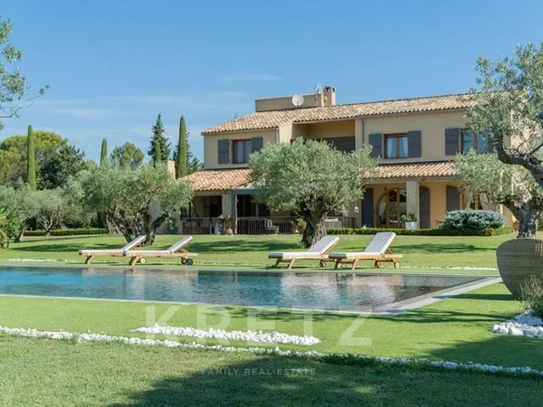 Maison 9 pièces 297 m²