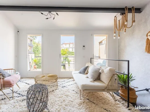 Vauban - Duplex esprit maison de ville avec terrasse et vue Notre-Dame- Rare à la vente