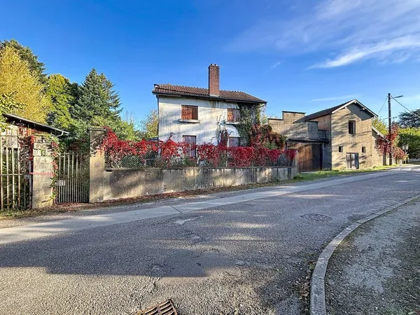 ENSEMBLE IMMOBILIER À RÉNOVER