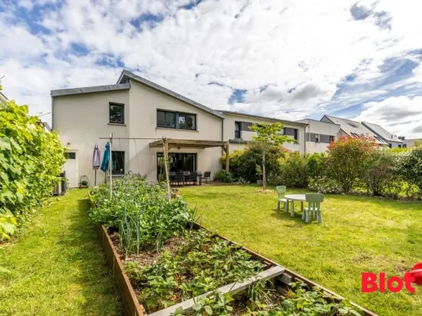 A LOUER PAR BLOT IMMOBILIER - CORPS-NUDS - MAISON TYPE 7 - 128 M²