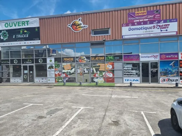 Local professionnel de 80 m2 avec 3 bureaux à Jarry Immeub
