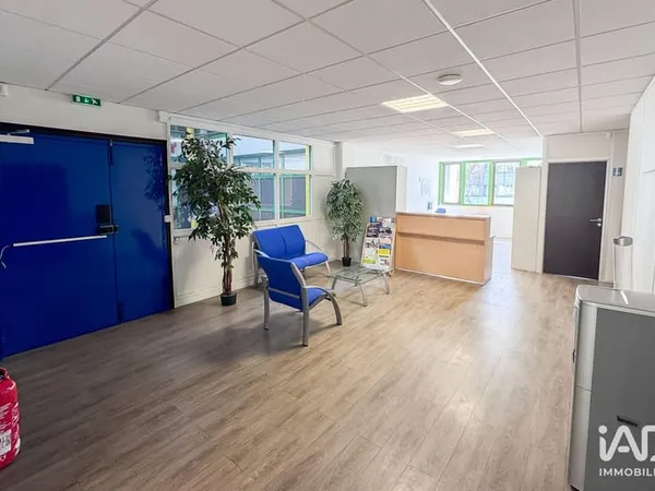 Local commercial 2 pièces 330 m²