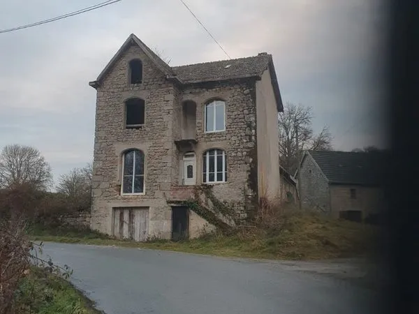 Maison de campagne style petit manoir
