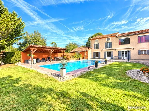 Propriété 8 pièces 287 m²