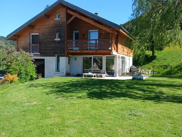 Maison individuelle de type chalet
