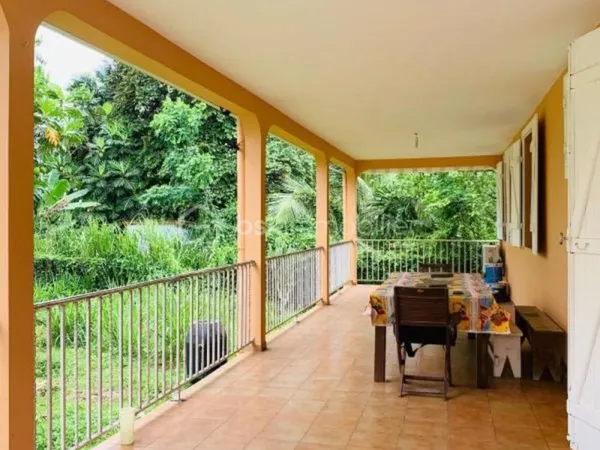 Bien immobilier de rendement Vente Sainte-Rose 8p 193m² 350000€
