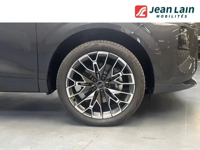 Audi Q3 e-hybrid 272 ch s tronic 6 — photo 9