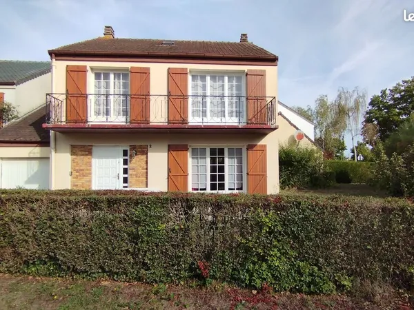 MAISON FAMILIALE - TYPE MARLY - DEUX GARAGES - TERRAIN 482 m² - LA CLAIRIÈRE