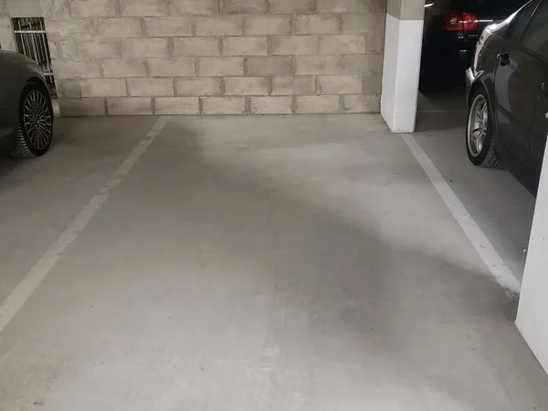 Place de Parking sécurisée