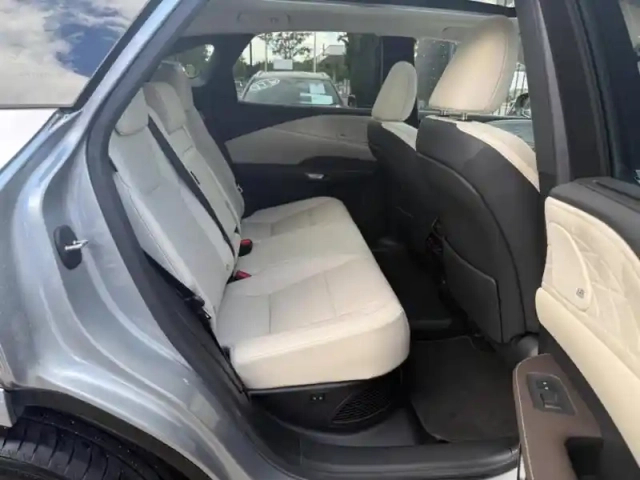 Lexus Rx 450h+ executive 4wd my24 — photo 12