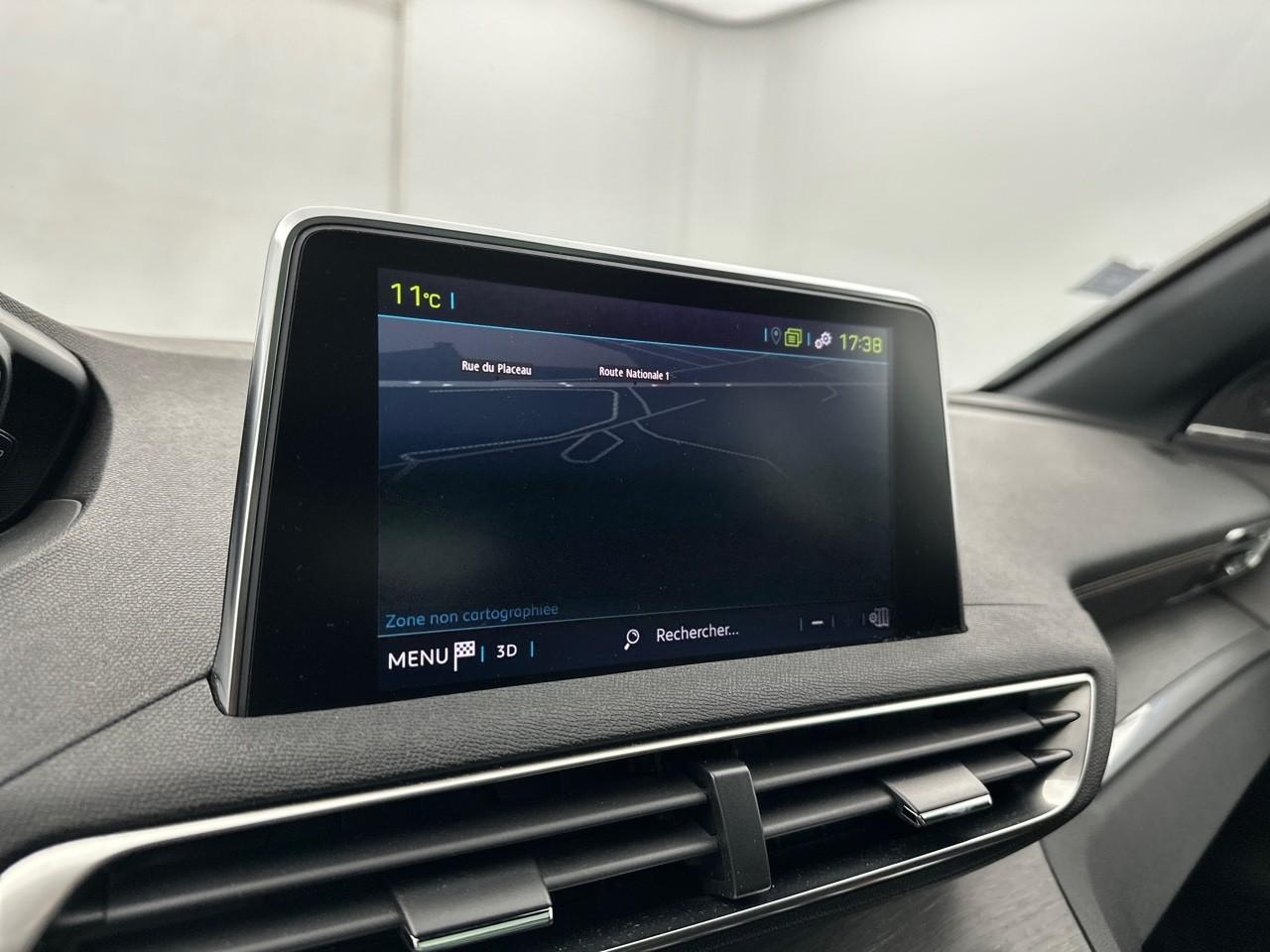 Peugeot 3008 hybrid4 300 e-eat8 gt — photo 11