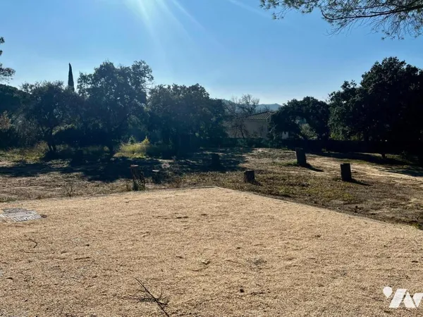 Terrain 730 m²