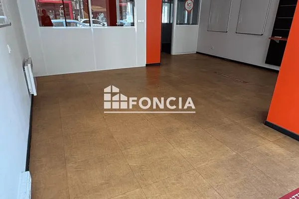 Local commercial 4 pièces 120 m²