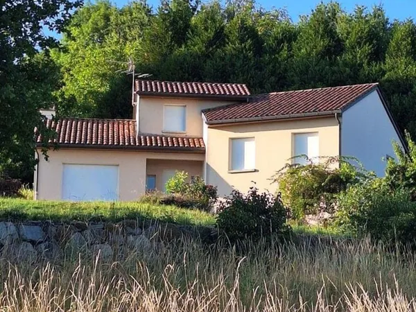 maison 6 pièces 113 m2 dans Aurillac, les Marnières.