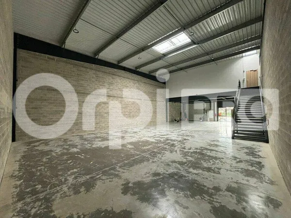 Local d'activité 756 m²