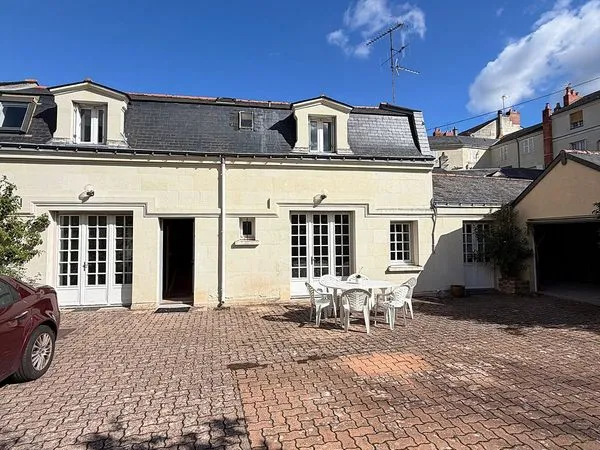 Maison T5 de 106 m² avec garage, cellier et jardin - Saumur