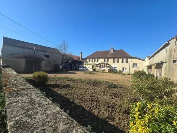 Une propriété avec dépendances à Auxonne