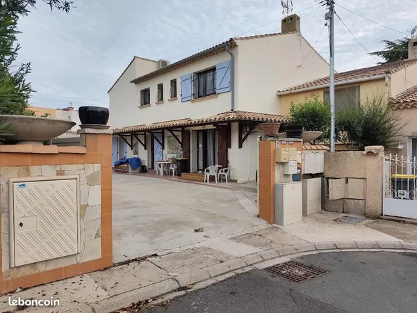 AGDE 34300 Loue T 2 dans Villa 300 m Commissariat