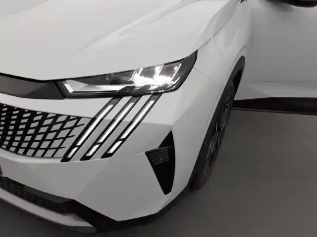 Peugeot 3008 hybrid 136 e-dcs6 — photo 16