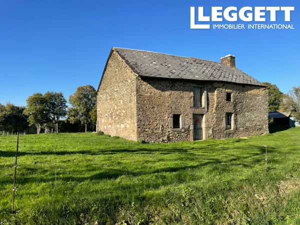 Projet de rénovation. Bâtiment d'une pièce avec terrain et vue magnifique.