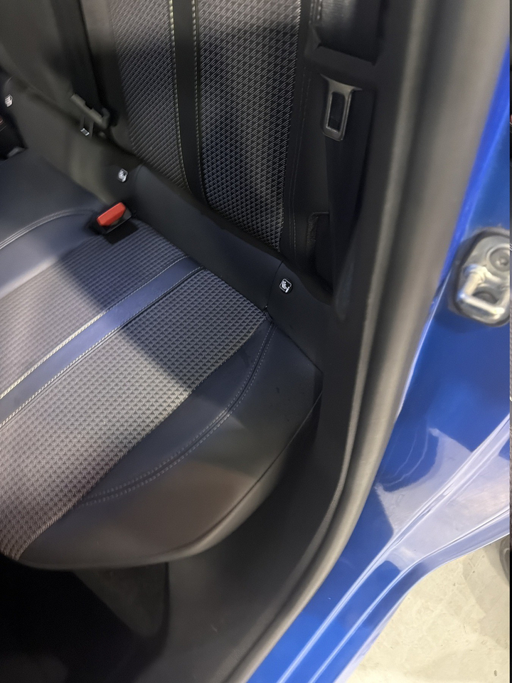 Peugeot 208 — photo 54