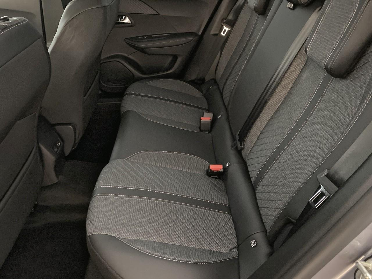 Peugeot 2008 hybrid 145 ch e-dcs6 allure — photo 10