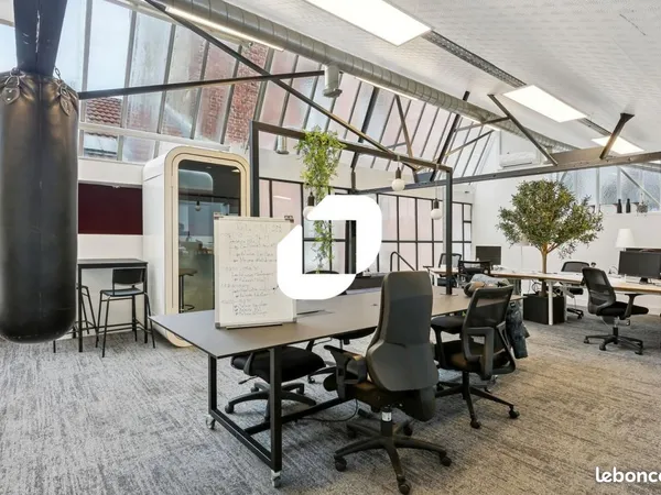 Bureau 585 m²