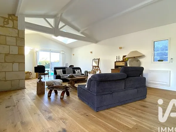 Maison 6 pièces 222 m²