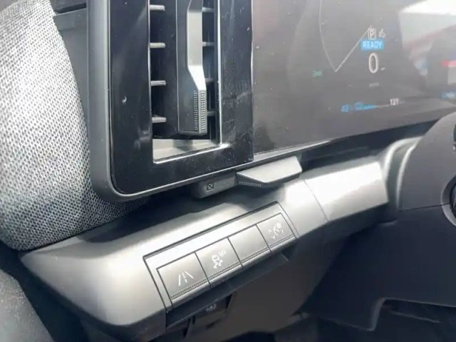 Renault Megane e-tech ev40 130ch standard charge — photo 35