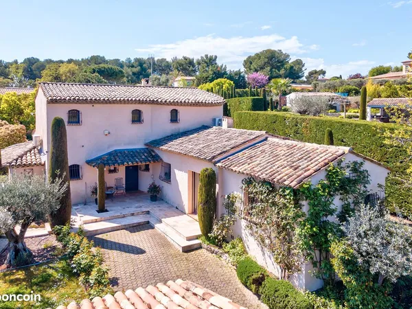 Belle villa familiale climatisée et cheminée avec piscine et jardin - Mougins