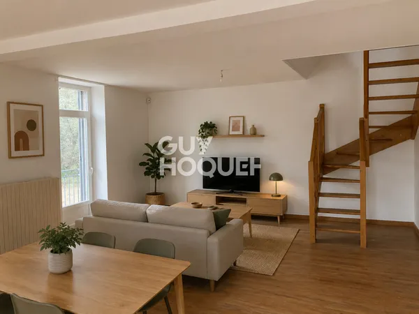 Maison familiale avec terrasse et cour intérieure - Sail-sous-Couzan
