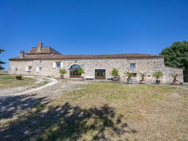 Château historique de vigneron avec cottages pour invités et 64