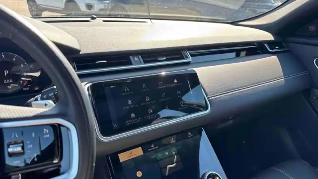 Land Rover Range Rover velar 2.0l p400e phev 404ch — photo 9