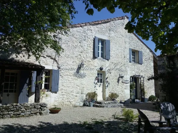 Charme Et Volumes - Propriete En Pierre Avec Grange