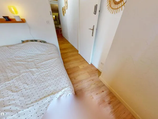 Chambre 5 pièces 75 m²