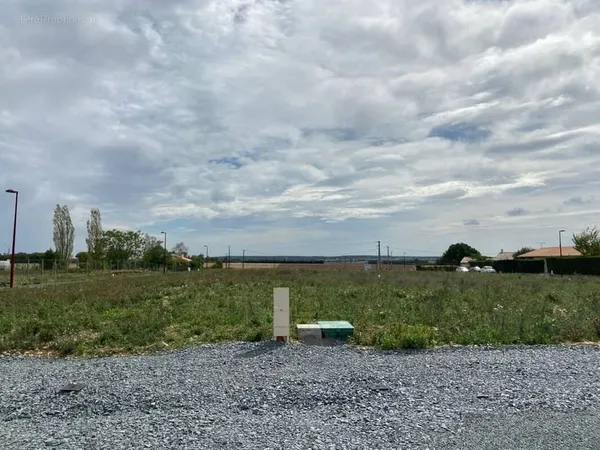 Terrain de 618 m² à FORS