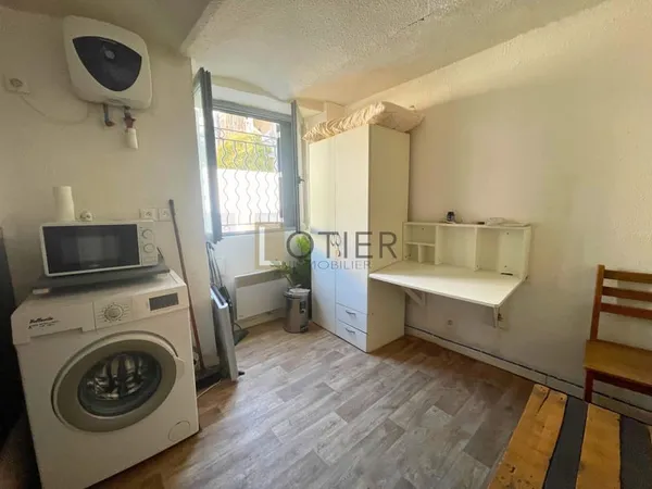 NÎMES - A LOUER - STUDIO - 14,99M2 - CENTRE VILLE PROCHE FAC