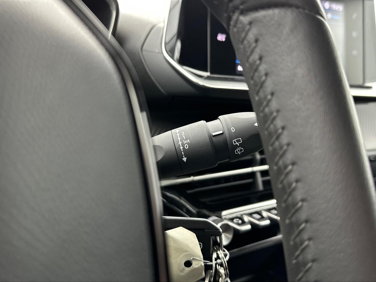 Peugeot 208 puretech 100 s&s bvm6 style — photo 20