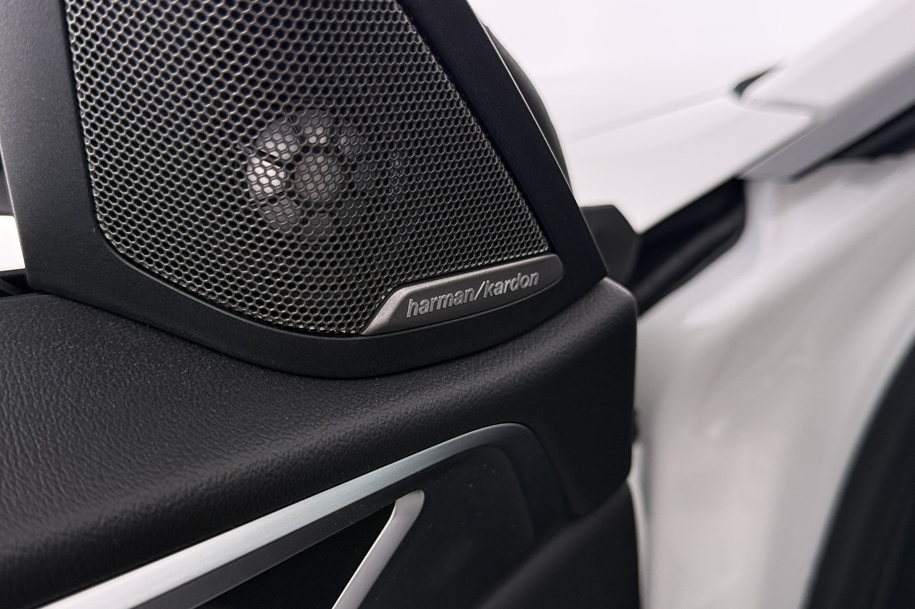 BMW I4 — photo 25
