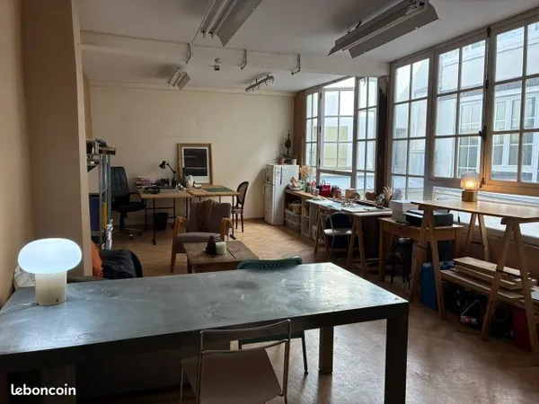 Poste de travail Paris 12 - Bureau privé à partager avec 2 personnes