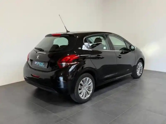 Peugeot 208 1.2  82 allure 5p gps / clim auto / régulateur — photo 5