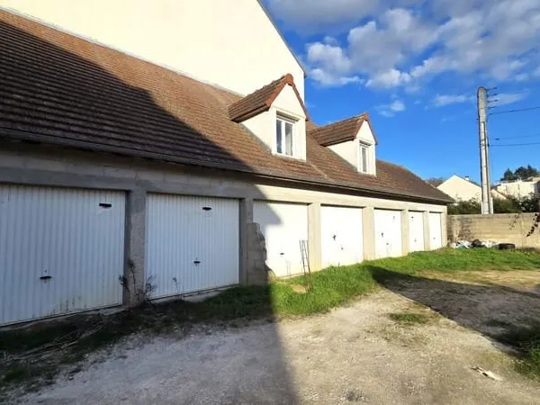 7 GARAGES + 1 PLACE DE PARKING A LA FERTE SOUS JOUARRE