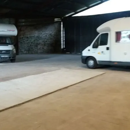 Loue hangar pour camping-car