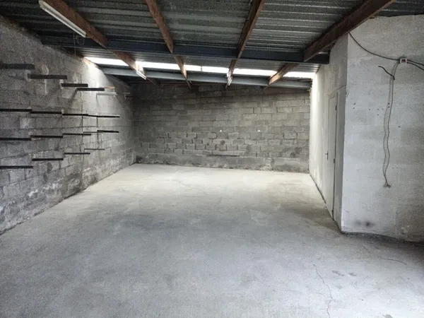 Garage 90m2