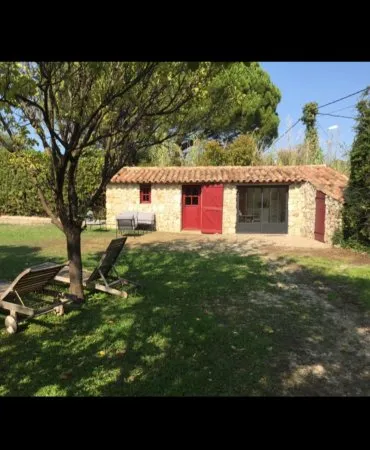 Loue petite maison en pierres T2 proche Aix en provence avec jardin et parking