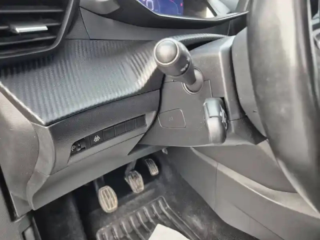 Peugeot 2008 puretech 100 s&amp;s bvm6 — photo 8